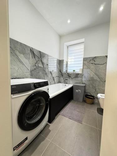 a washer and dryer in a bathroom at Apartament Bors in Ribnitz-Damgarten