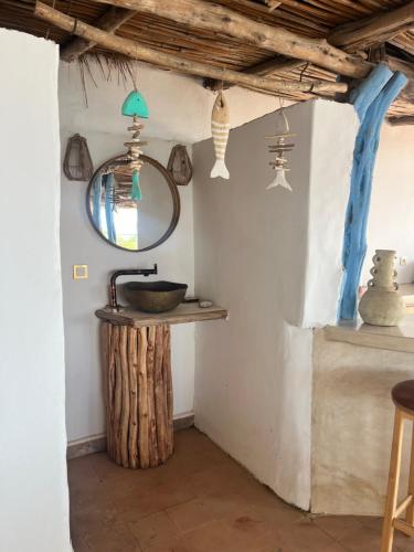 a bathroom with a sink and a mirror at Dar Gecko in Sidi Kaouki