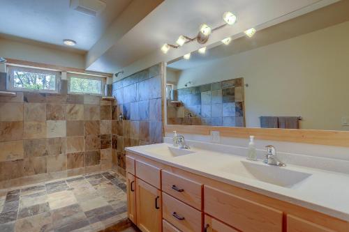 a bathroom with two sinks and a large mirror at Hutson's Bridgeview 30 Day in Hood River