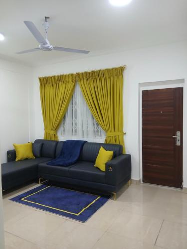 Zona d'estar a Cosy Apartment with Pool