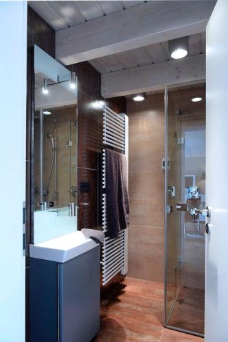 a bathroom with a tub and a sink and a shower at Erfurt Haus Paradies in Erfurt