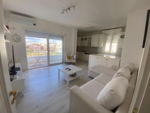 Η κουζίνα ή μικρή κουζίνα στο Cozy Apartment with Lake View