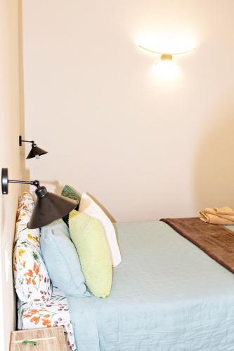 Ένα ή περισσότερα κρεβάτια σε δωμάτιο στο Pecan and Lime Inn The First Den