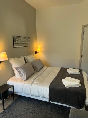 Ένα ή περισσότερα κρεβάτια σε δωμάτιο στο La Roseraie