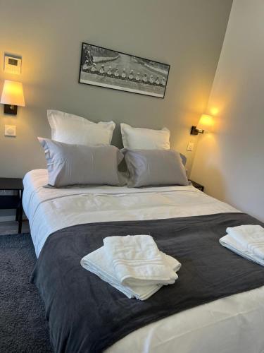 Ένα ή περισσότερα κρεβάτια σε δωμάτιο στο La Roseraie