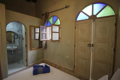 Ένα μπάνιο στο Dar Aicha