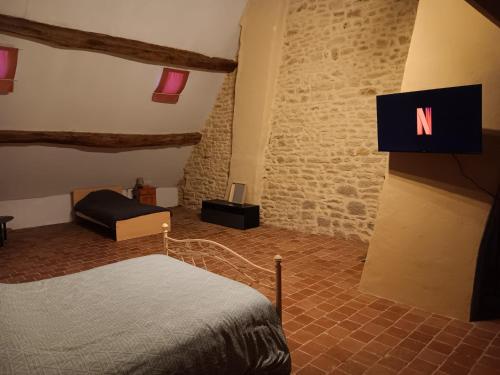 Télévision ou salle de divertissement dans l'établissement Le gîte nivernais