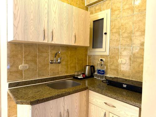 Η κουζίνα ή μικρή κουζίνα στο Nozha Beach - Ras Sudr