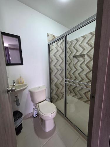 Ένα μπάνιο στο modern and comfortable studio apartment 203