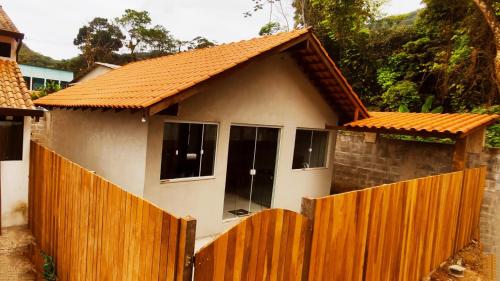 Das Gebäude in dem sich das Ferienhaus befindet