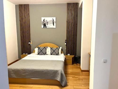 Postel nebo postele na pokoji v ubytování 5th Forest Villa – Family Retreat, Garden & BBQ