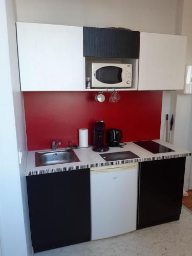 Køkken eller tekøkken på Beau studio rénové proche gare - 6