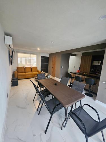 Kuchyň nebo kuchyňský kout v ubytování DAGA House Pool table, pool and air conditioning