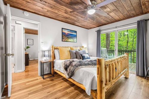 Ένα ή περισσότερα κρεβάτια σε δωμάτιο στο Relaxation Station Your Mountain Retreat