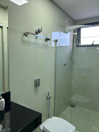 Koupelna v ubytování Kitnet em cobertura Bom Despacho-MG