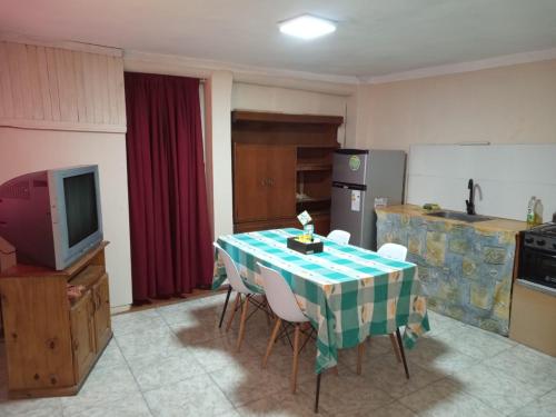 Køkken eller tekøkken på Depto Santo Brochero centro