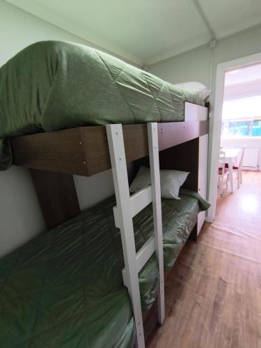 Μία ή περισσότερες κουκέτες σε δωμάτιο στο La Casita Angamos