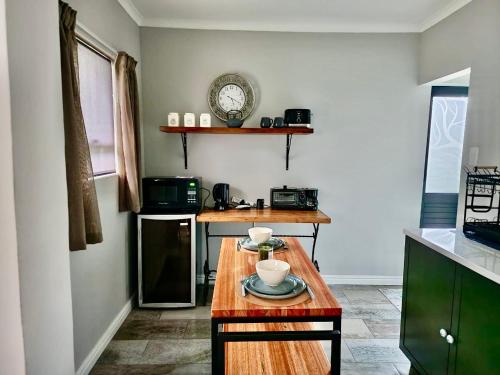 Η κουζίνα ή μικρή κουζίνα στο Walnut Studio