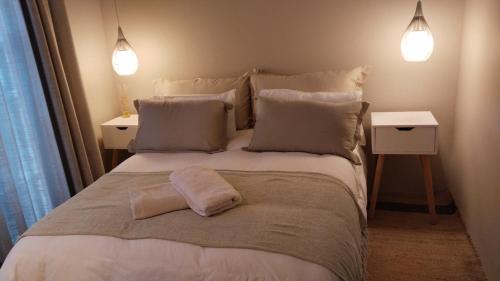 En eller flere senge i et værelse på 6 on Krisant-Durbanville