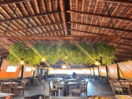 Restaurace v ubytování Lonier Ilha Inn Flats