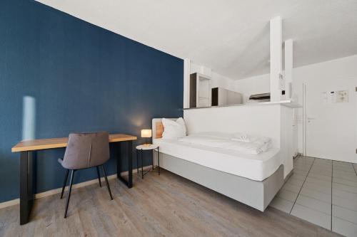 a bedroom with a bed and a wooden table at RANGE - 2 Apartments - Küche - WLAN - Netflix - Balkon - 1-6 Personen in Fellbach