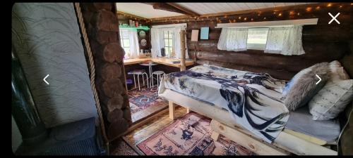 Khu vực ghế ngồi tại Cozy little log cabin, dog allowed, sauna