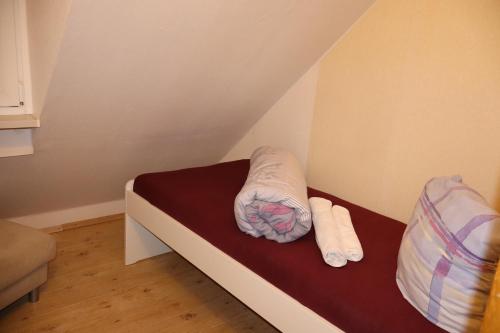 Kleines Zimmer mit Etagenbett im Dachgeschoss in der Unterkunft Holiday Rhein5 in Boppard