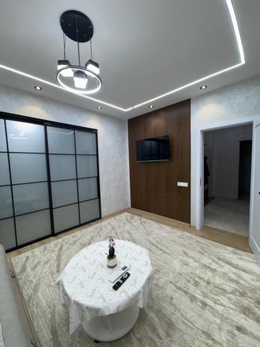 Televiisor ja/või meelelahutuskeskus majutusasutuses Feel at home