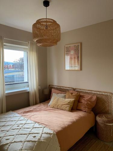 a bedroom with a large bed with a window at Apartament przy Norweskim in Jelenia Góra