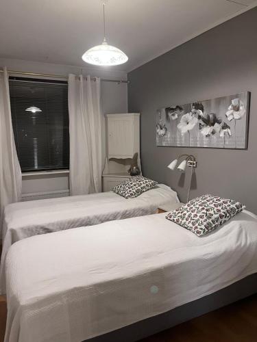 Postel nebo postele na pokoji v ubytování Pieksämäellä saunallinen kaksio rivitalossa