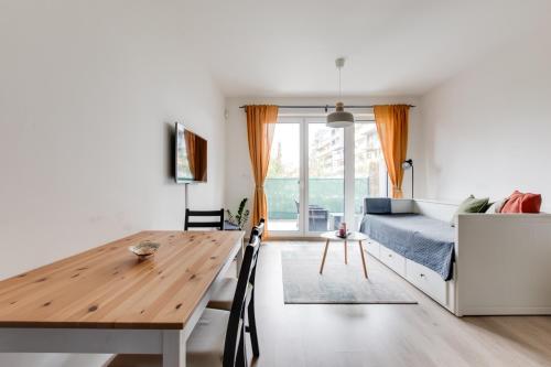 Brand New Apartment with Patio - Near Metro & Shopping Mall