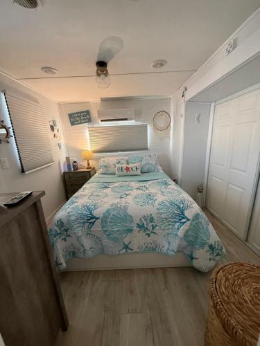 Postel nebo postele na pokoji v ubytování Anchor by the Sea