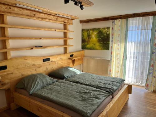 Ένα ή περισσότερα κρεβάτια σε δωμάτιο στο Ferienwohnung Kaltenleitner