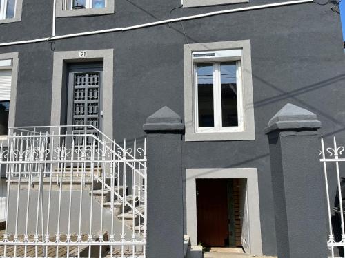 Το κτήριο όπου στεγάζεται  το διαμέρισμα