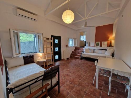 Η κουζίνα ή μικρή κουζίνα στο Kantouni Mezamor