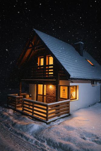 BIESZCZADZKI RAJ Komfortowe domy z kominkami i Sauną na obiekcie