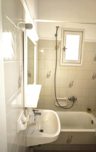 Kupaonica u objektu Aretousa Villas
