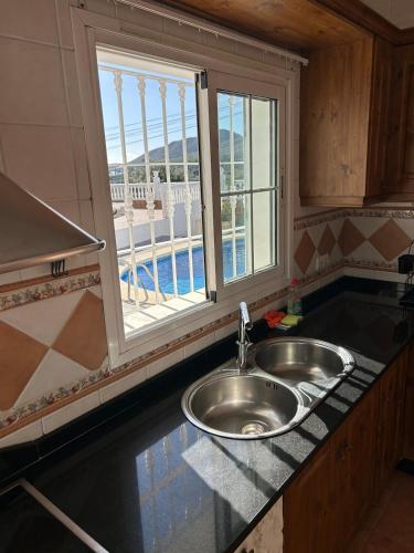 Villa FAMARA CASA EN MALAGA CERCA DE PLAYA Y AEROPUERTO HASTA 10 PERSONAS CON PISCINA PRIVADA