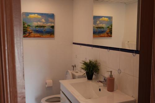 Koupelna v ubytování Quinta da Lage Agroturismo e Enoturismo