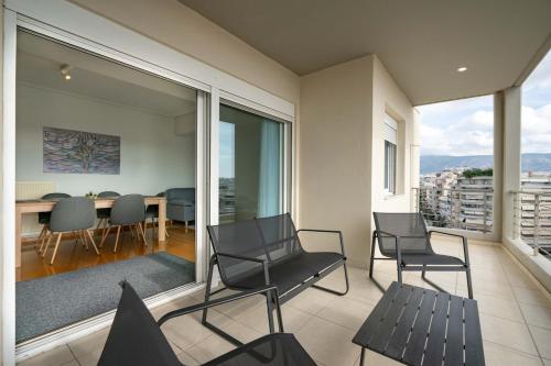 Sunlit Terrace 3BR Apartment - Tavros by ΜΡS