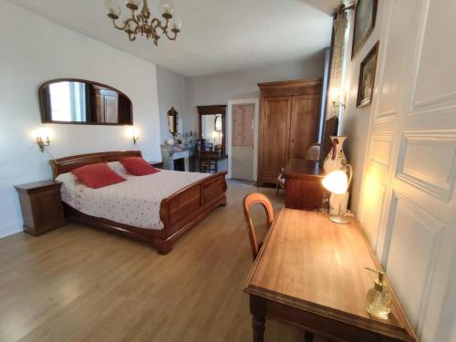 Ένα ή περισσότερα κρεβάτια σε δωμάτιο στο A la Grenouille du Jura