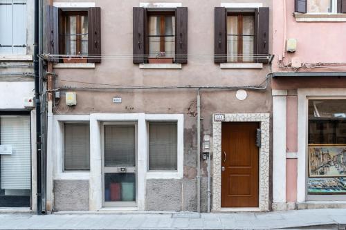 البناء الذي يحتوي الشقة