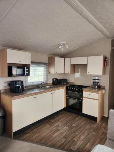 Køkken eller tekøkken på Sam's Caravan Hire