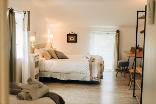 Cama o camas de una habitación en Chambre d'hôtes tout confort proche Collioure Côté Saisons