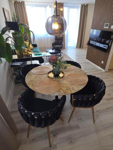 Kuchyň nebo kuchyňský kout v ubytování 7thHeaven centre suite FREE PARKING in the building