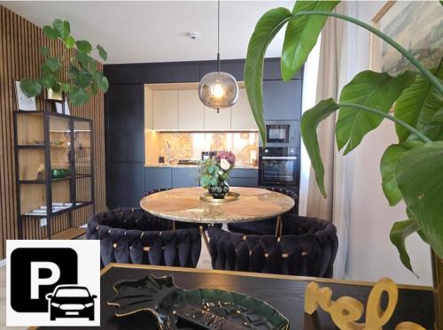 7thHeaven centre suite FREE PARKING in the building