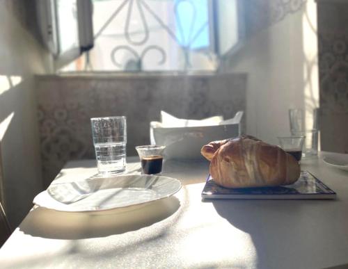 a table with a turkey and two glasses of water at Morgera N8 in Forio d'Ischia