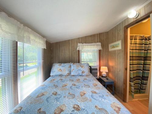 En eller flere senge i et værelse på Foster's Ocean View