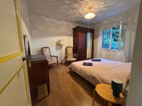 En eller flere senge i et værelse på La petite maison près de la mer, avec jardin et parking