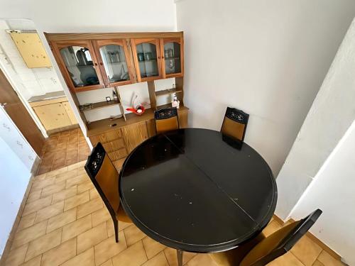 Nhà bếp/bếp nhỏ tại Amplio Departamento en Pleno Corazón de Mar de Ajo 2 Dormitorios a una cuadra de la Playa y a 2 de la Peatonal